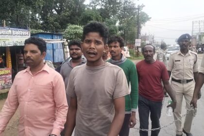Chhattisgarh : पशु तस्करी करना पाप है, पुलिस हमारी बाप है.... गौ तस्करी के कुख्यात सरगना समेत 6 आरोपी गिरफ्तार, पुलिस ने निकला जुलूस 