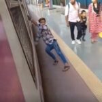 VIDEO : रील बनाने के चक्कर में युवक ने चलती ट्रेन में किया खतरनाक स्टंट, कटा हाथ और पैर, देखें विडियो 