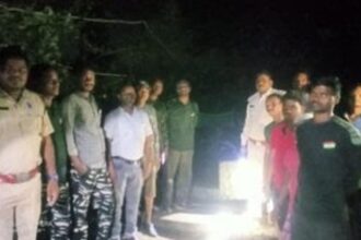 CG News: कुंवे में गिरे 2 भालू के शावको का रेस्क्यू जारी