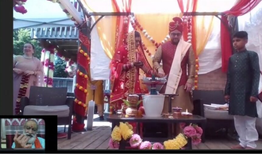VIDEO : मध्यप्रदेश में बैठे पंडित जी ने कनाडा में करायी दूल्हा-दुल्हन की शादी, ऑनलाइन पढ़ते रहे मंत्र और हिंदू विधि-विधान से पुरे हुए सात फेरे