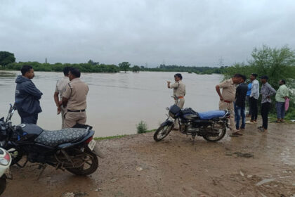 Raipur : आफत की बारिश..... खारुन नदी के तेज बहाव में बह गया 14 साल का मासूम, SDRF की टीम कर रही तलाश 