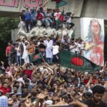 Bangladesh violence : बांग्लादेश में नहीं थम रहा बवाल, प्रदर्शनकारियों ने SC कोर्ट को बनाया निशाना, इस्तीफा देने को मजबूर हुए मुख्य न्यायाधीश