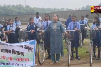 Cycle Distribution: सरस्वति सायकल योजना के तहत 70 छात्राओं को दी गई सायकलें, बच्चों में दिखा उत्साह