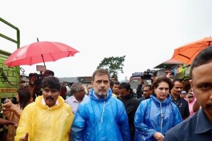   BREAKING NEWS : वायनाड में भूस्खलन स्थल पर पहुंचे राहुल गांधी और प्रियंका, पीड़ितों से की मुलाकात