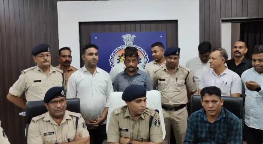 CG NEWS : स्कूटी की डिक्की 50 लाख का सोना चोरी करने वाले दो आरोपियों को पुलिस ने धरदबोचा