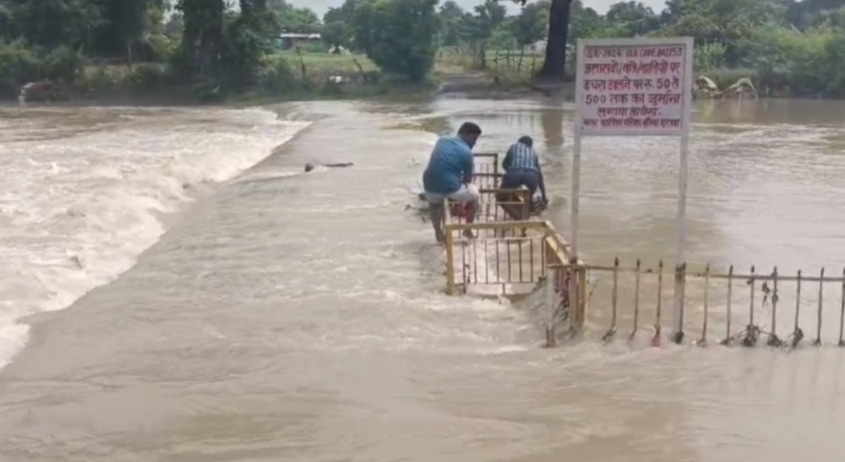 MP Weather Update : मध्य प्रदेश में भारी बारिश से आफत, कई नदी नाले उफान पर