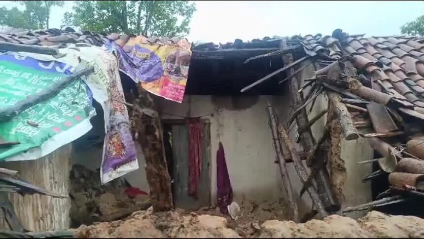 Chhattisgarh Breaking : छत्तीसगढ़ में भारी बारिश से आफत, मकान ढहने से दंपति की मौत, बेटा घायल