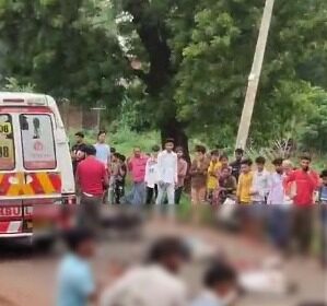 ACCIDENT NEWS : स्वास्थ्य विभाग की वैन ने बाइक सवारों को रौंदा, मौके पर दो भाईयों और भतीजे की मौत 