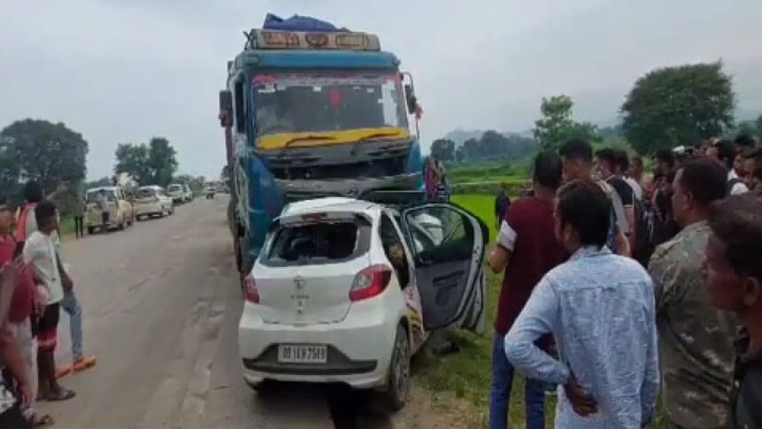 CG ACCIDENT NEWS : ट्रक ने कार को मारी जोरदार टक्कर, तीन लोगों की मौके पर मौत