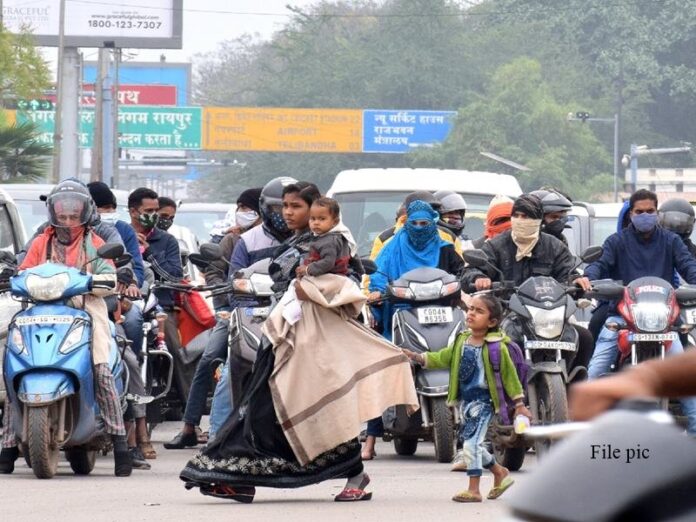 weather update : राजधानी में बारिश का असर कम होते ही गर्मी ने दिखाए तेवर, चिलचिलाती धूप से लोग परेशान