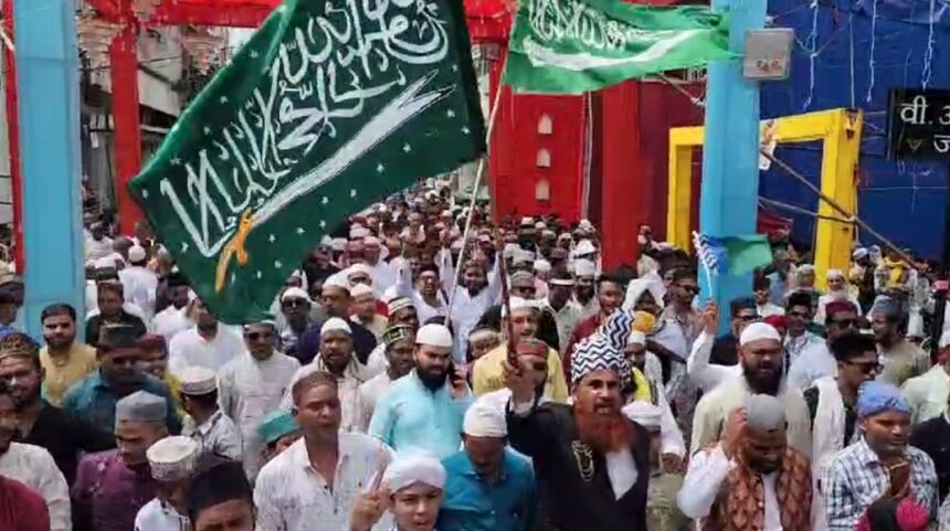 Eid Miladunnabi 2024 : सादगी से मना ईद मिलादुन्नबी का जश्न, शहर में निकाली जुलूस-ए-मुहम्मदी 