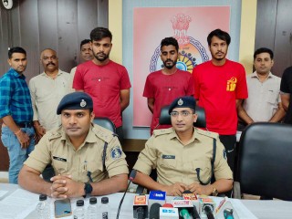 CG CRIME : पोर्नोग्राफी और मनी लॉन्ड्रिंग का डर दिखाकर रिटायर्ड कर्मचारी से 54 लाख की ठगी, साइबर टीम ने तीन अंतर्राज्यीय आरोपियों को धरदबोचा