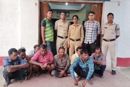 CG CRIME : जंगल में सजी थी जुए की फड़, पुलिस ने मारी रेड, 8 जुआरी गिरफ्तार 