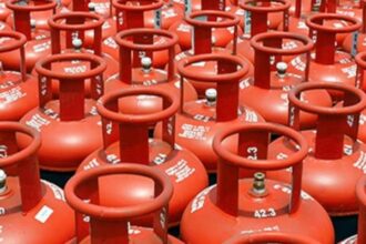 LPG Cylinder Hike : फिर पड़ी महंगाई की मार, कमर्शियल सिलेंडर के दाम में 38 रुपये की बढ़ोतरी