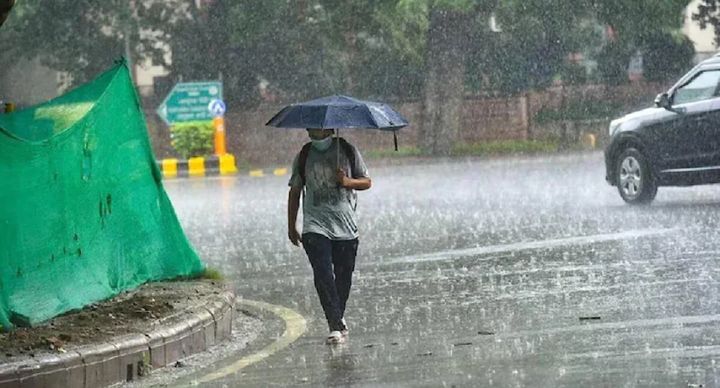 CG WEATHER UPDATE : छत्तीसगढ़ में गरज चमक के साथ हल्की से मध्यम बारिश के आसार, बिजली गिरने की भी आशंका  