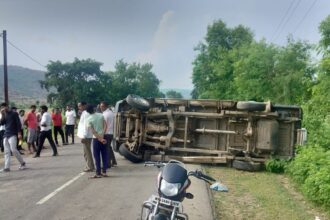 Damoh Accident : तेज रफ्तार तूफान अनियंत्रित होकर पलटी, आधा दर्जन लोग घायल