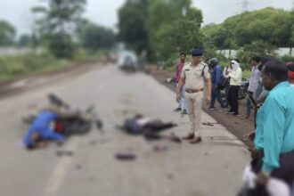 CG ACCIDENT BREAKING : दर्दनाक सड़क हादसा: दो बाइक सवारों में आमने सामने जोरदार भिड़ंत, एक की मौत, 3 गंभीर रूप से घायल