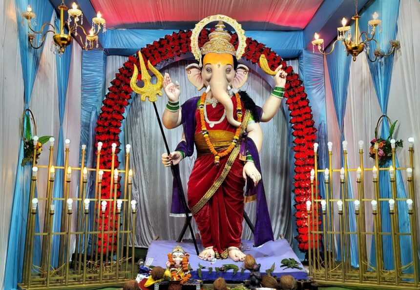 GANESH CHATURTHI : आरंग में विराजमान भगवान गणेश का स्त्री अवतार बना आकर्षण का केंद्र, देखनें श्रद्धालुओं की उमड़ रही भीड़, जानिए विनायकी रूप के बारे में