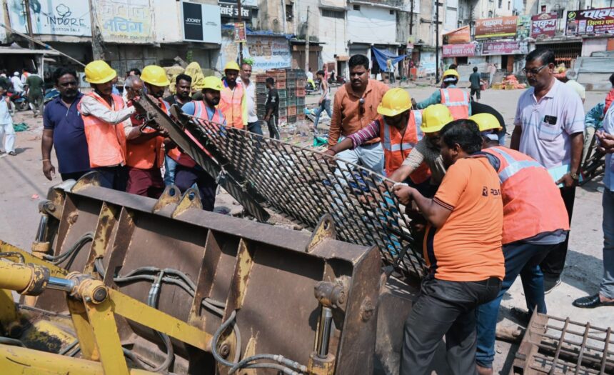 CG NEWS : नंदिनी रोड में तोड़ फोड़, प्रभारी कमिश्नर की मनमानी ! विधायक को भी नहीं थी जानकारी, नगरीय निकाय मंत्री से चर्चा बाद सीएम ने विधायक रिकेश सेन को बुलाया