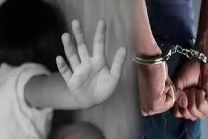 CG CRIME NEWS : नाबालिग लड़की से दुष्कर्म करने वाला रिटायर्ड रेंजर चार साल बाद गिरफ्तार, झांसा देकर बुलाने वाला पत्रकार भी पकड़ाया 