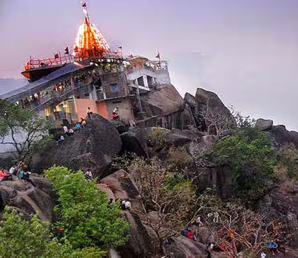 Maa Bamleshwari Temple : डेढ़ करोड़ की लागत से बनेगा विश्व प्रसिद्ध मां बम्लेश्वरी मंदिर का दरवाजा