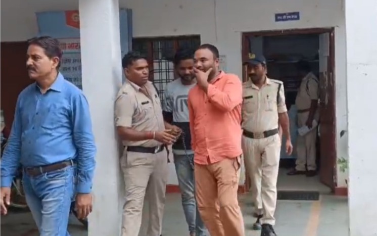 Betul Crime News : पिस्टल और जिंदा कारतूस बेचने की फिराक में घूम रहे दो आरोपी, पुलिस ने धरदबोचा 