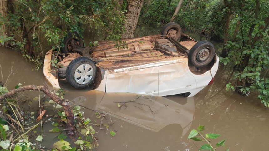 ACCIDENT BREAKING : तेज रफ्तार ऑल्टो कार अनियंत्रित होकर पलटी, एक युवक की मौत, पांच घायल 