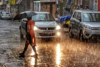 CG Weather: अगले 5 दिनों तक रायपुर, दुर्ग सहित अन्य जिलों में होगी गरज - चमक के साथ बारिश, अलर्ट जारी