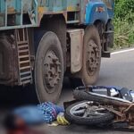 CG ACCIDENT : तेज रफ्तार ट्रक ने बाइक सवार को चपेट में लिया, एक युवक की मौत