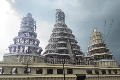 Durga Puja Pandal: छत्तीसगढ़ का भव्य दुर्गा पंडाल, इस नवरात्री थाईलैंड, दुबई की दिखेगी झलक...हीरे मोती जड़े रथ में सवार होंगी मां दुर्गा