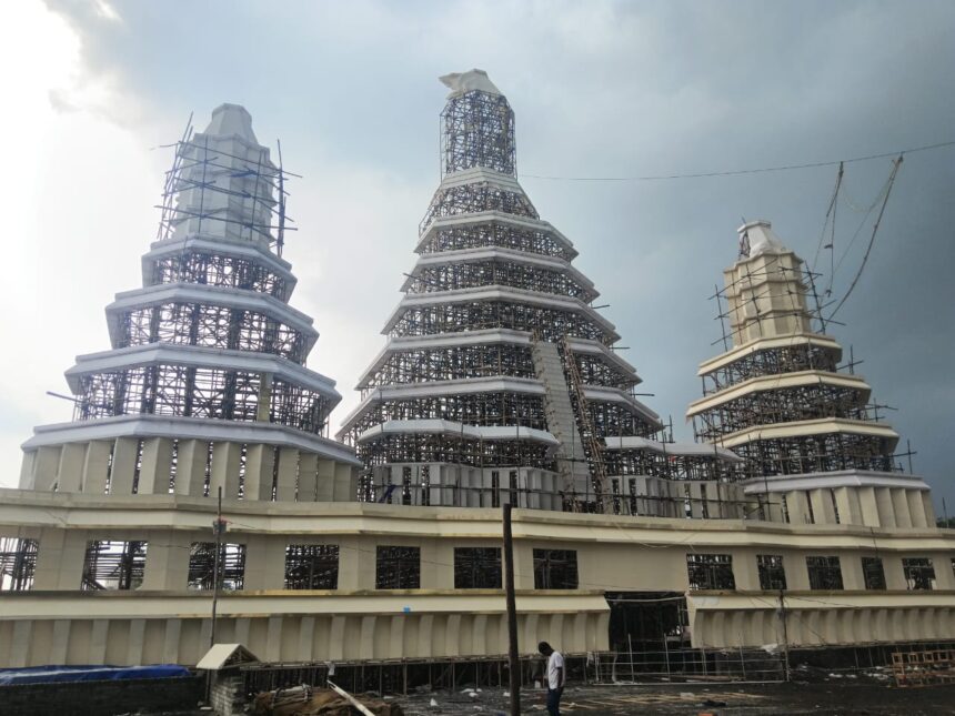 Durga Puja Pandal: छत्तीसगढ़ का भव्य दुर्गा पंडाल, इस नवरात्री थाईलैंड, दुबई की दिखेगी झलक...हीरे मोती जड़े रथ में सवार होंगी मां दुर्गा