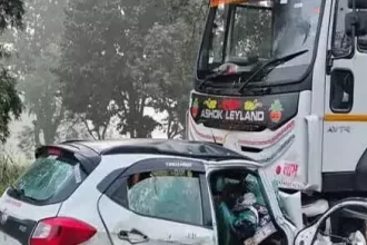 CG Big Accident: ट्रक से टकराई कार, कार चला रहे युवक और सामने बैठी युवती की मौके पर ही मौत