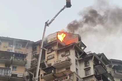 FIRE NEWS : नवी मुंबई के एनआरआई कॉम्प्लेक्स में भीषण आग, फायर ब्रिगेड की गाड़ियां मौके पर मौजूद