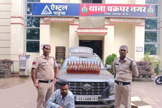 CG CRIME : गांधी जयंती पर बेच रहा था अवैध शराब, पुलिस ने युवक को धरदबोचा