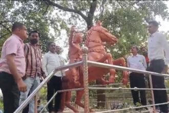 Rajnandgaon News : वीरांगना रानी अवंती बाई की प्रतिमा से तलवार चोरी, समाज ने जताया आक्रोश 