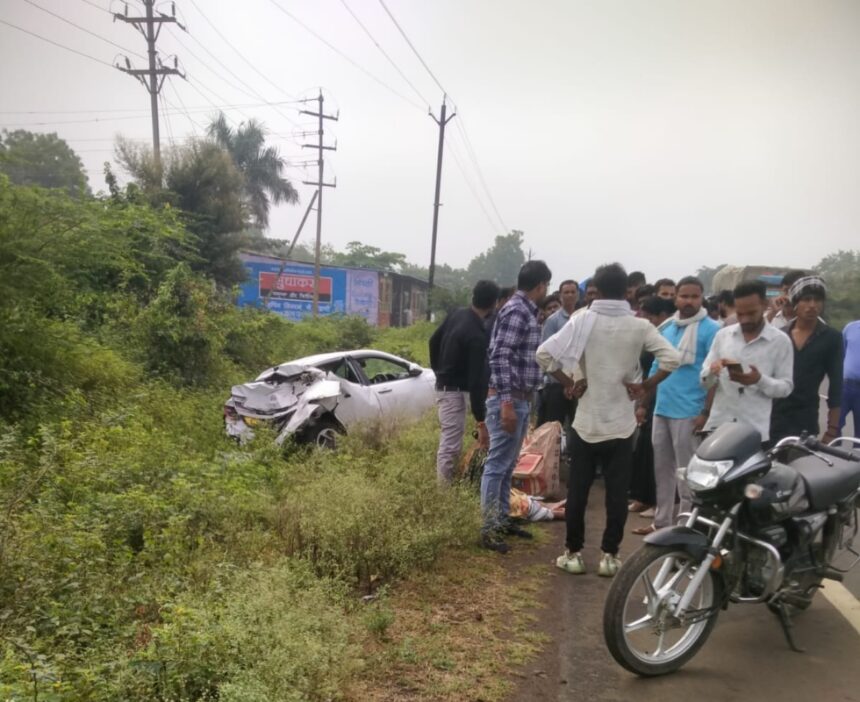 दर्दनाक हादसा: अज्ञात वाहन की टक्कर से दो भाइयों की मौत, परिवार के अन्य सदस्य घायल