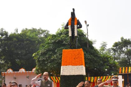 CG NEWS : पुलिस स्मृति दिवस परेड में शामिल हुए राज्यपाल डेका और मुख्यमंत्री साय, सीएम ने कहा – पुलिस और सुरक्षाबलों के कारण देश में कायम है कानून और शांति व्यवस्था