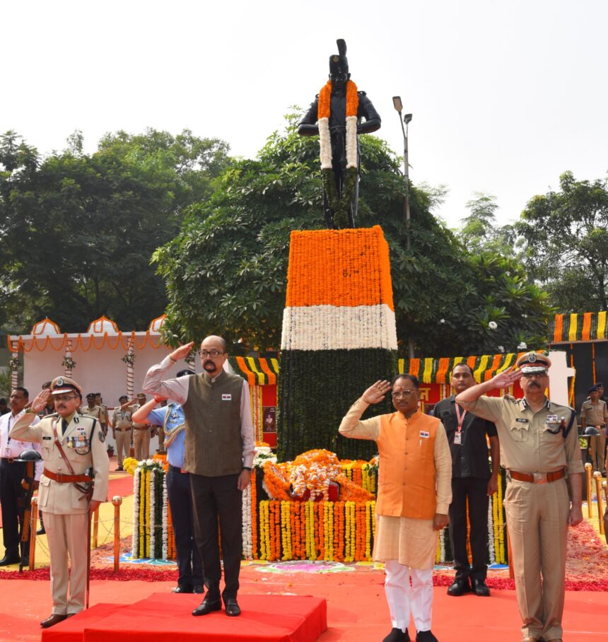 CG NEWS : पुलिस स्मृति दिवस परेड में शामिल हुए राज्यपाल डेका और मुख्यमंत्री साय, सीएम ने कहा – पुलिस और सुरक्षाबलों के कारण देश में कायम है कानून और शांति व्यवस्था