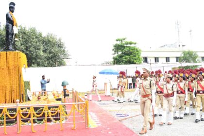 CG NEWS : पुलिस स्मृति दिवस पर शहीद जवानों को दी गई श्रद्धांजलि, विधायक और अधिकारियों की उपस्थिति में भावपूर्ण कार्यक्रम का हुआ आयोजन