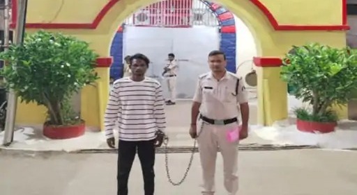 RAIPUR CRIME NEWS : नगर निगम सफाई ठेका सुपरवाइजर ने नाबालिग से दुष्कर्म कर बनाया वीडियो, वायरल करने की धमकी देकर ऐंठे लाखों रुपये, गिरफ्तार 