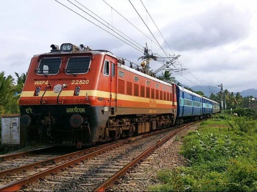 RAIL NEWS : त्योहारी सीजन में रेलवे पूरी तरह अलर्ट, भीड़ को कंट्रोल करने के लिए किए गए विशेष इंतजाम