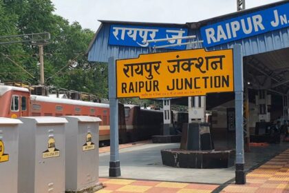 RAIL NEWS : त्योहारों के बीच ट्रेनें रद्द... डबल इंजन सरकार के दावे फेल, यात्रियों को झेलनी पड़ रही भारी मुश्किलें