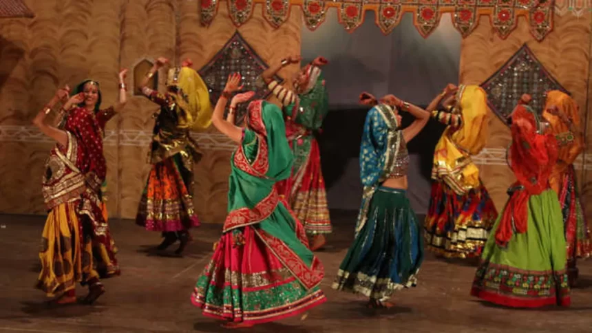 History of Garba: नवरात्रि में गरबा का जादू, इतिहास, परंपरा और संस्कृति का संगम क्यों किया जाता हैं गरबा ? जानें