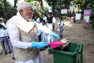 Swachh Bharat Abhiyan: स्वच्छता अभियान में शामिल हुए PM मोदी, लोगों से की यह बड़ी अपील