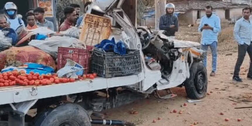 CG ACCIDENT NEWS : नेशनल हाइवे में भीषण हादसा, ट्रेलर और सब्जी वाहन में जोरदार भिड़ंत, दो सगे भाइयों की दर्दनाक मौत 