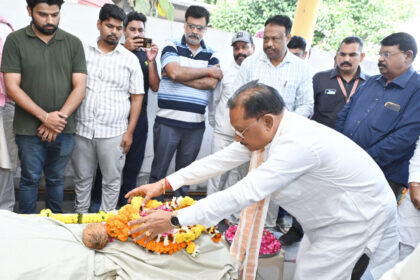 CG NEWS : CM विष्णु देव साय ने पूर्व राज्यसभा सांसद स्वर्गीय गोपाल व्यास को दी भावभीनी श्रद्धांजलि