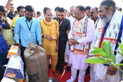 CG purchased paddy : सीएम साय ने प्रदेशव्यापी धान खरीदी महापर्व का किया शुभारंभ, मुख्यमंत्री की मौजूदगी में किसानों ने बेचा अपना धान