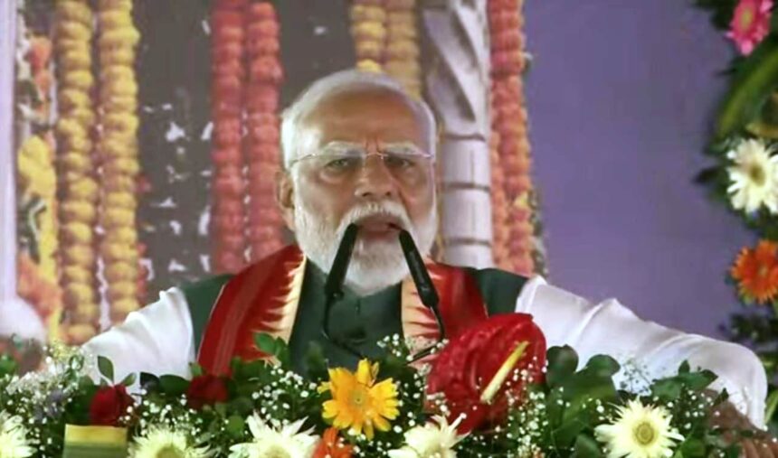 Chhattisgarh : PM मोदी ने दी बड़ी सौगात, भगवान बिरसा मुंडा की जयंती पर 6600 करोड़ की परियोजनाओं का किया लोकार्पण