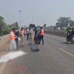 CG ACCIDENT : तेज रफ्तार ट्रक ने बाइक सवार को चपेट में लिया, शासकीय कर्मचारी की मौत