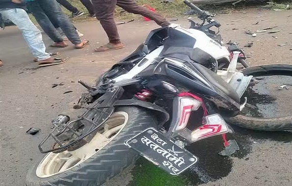 CG ACCIDENT NEWS : दो बाइकों में आमने-सामने से जोरदार भिड़ंत, दो लोगों की मौत